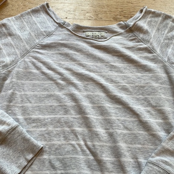 I love H81 sweatshirt - Picture 3 of 9